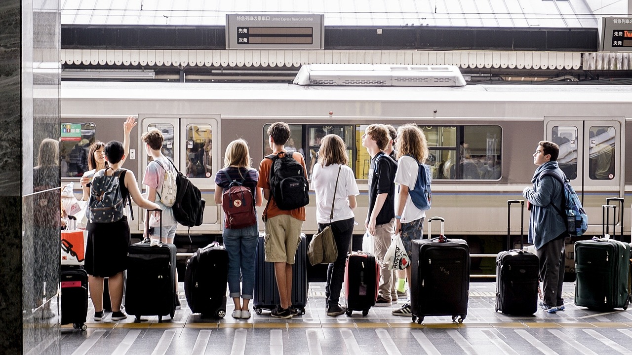 station, crowd, travel